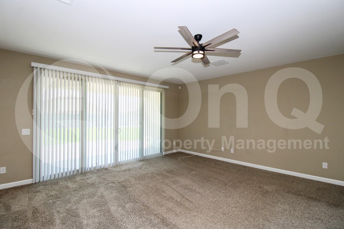 30425 W Picadilly Rd - Photo 4 of 19