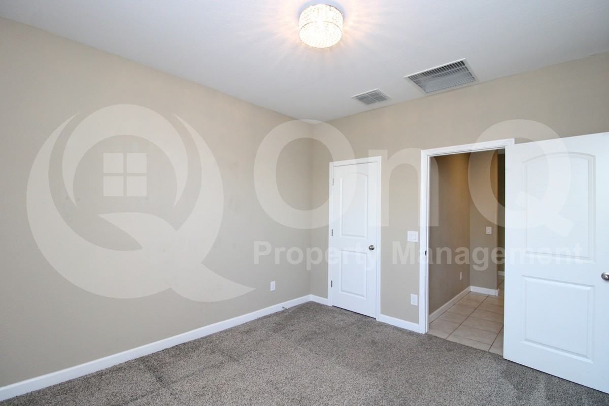30425 W Picadilly Rd - Photo 6 of 19