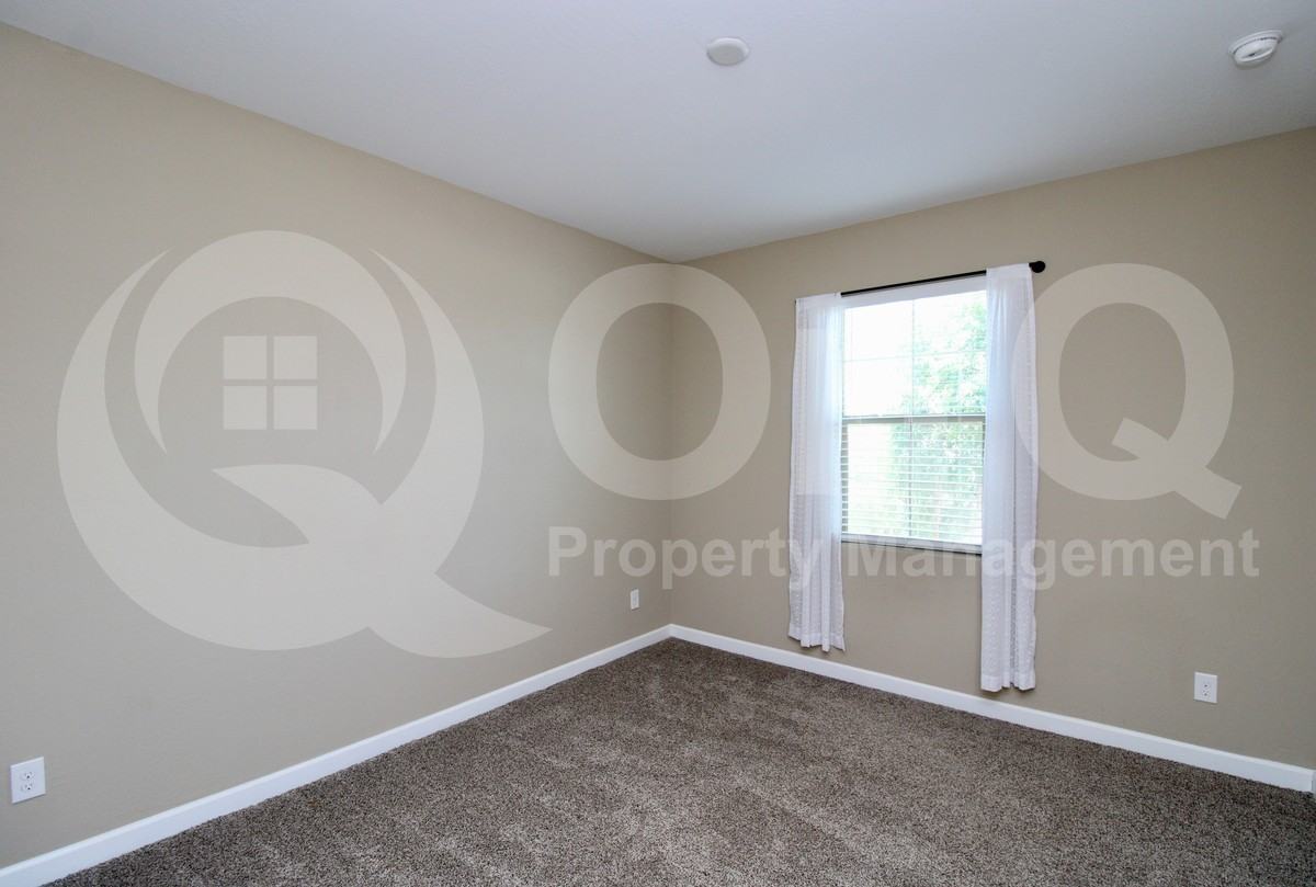 30425 W Picadilly Rd - Photo 7 of 19