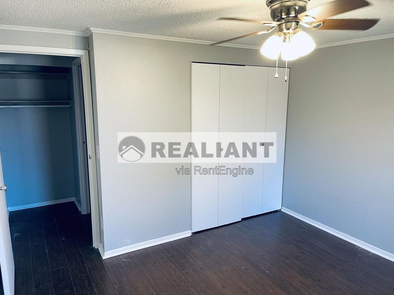 802 Amhurst Drive - Photo 2 of 7