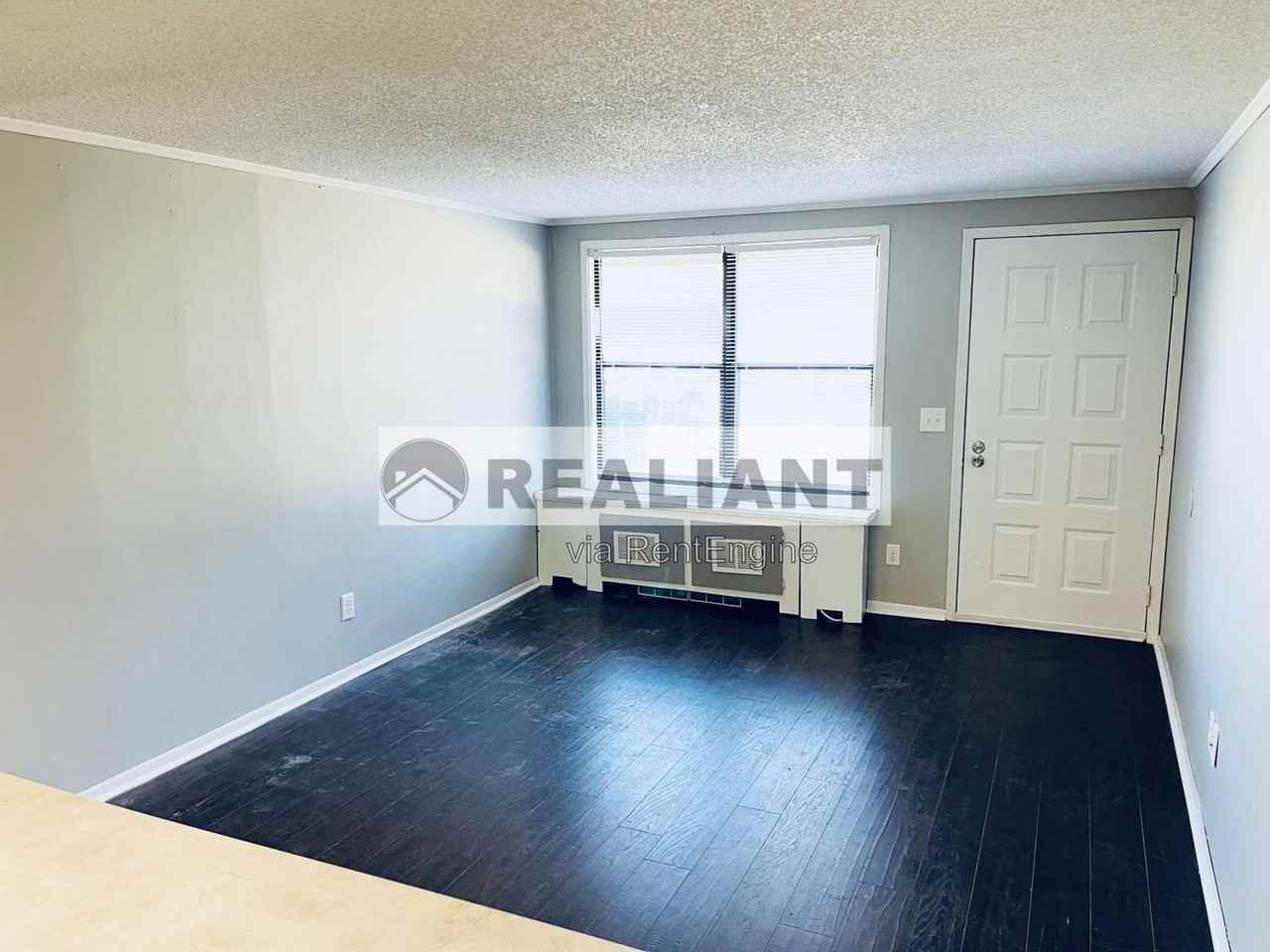 802 Amhurst Drive - Photo 4 of 7