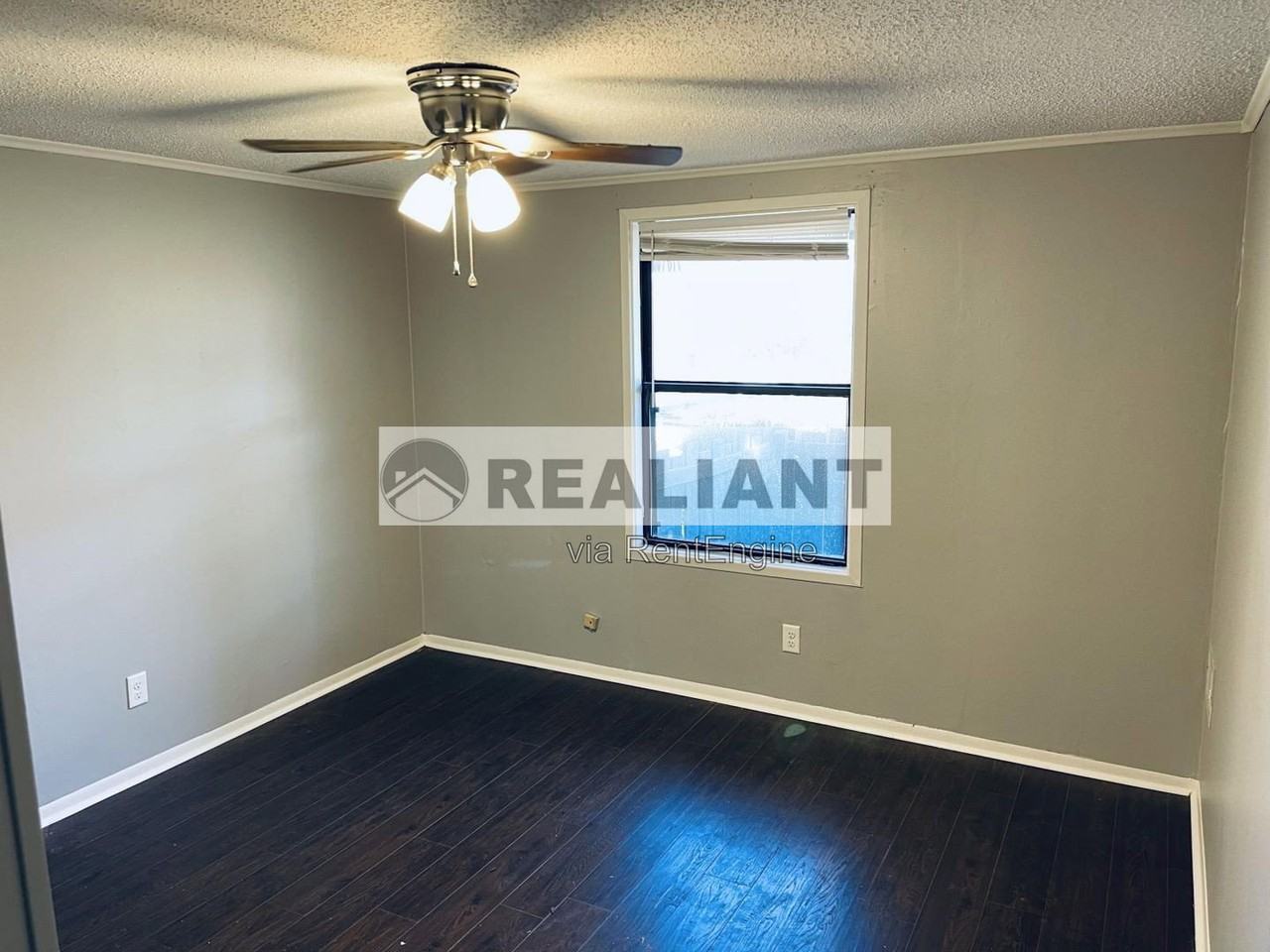 802 Amhurst Drive - Photo 5 of 7