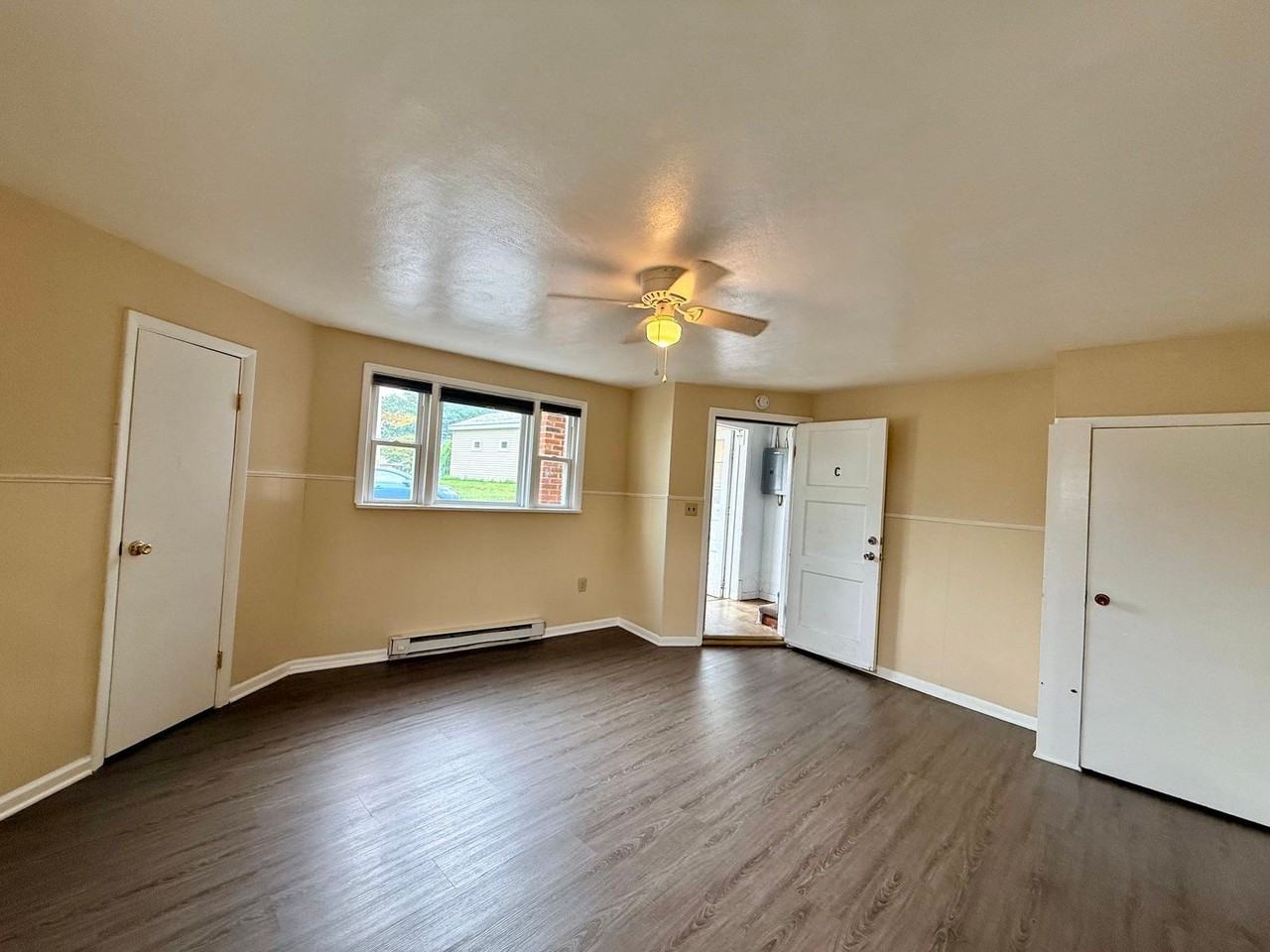 560 N Pine St #3 - Photo 3 of 17