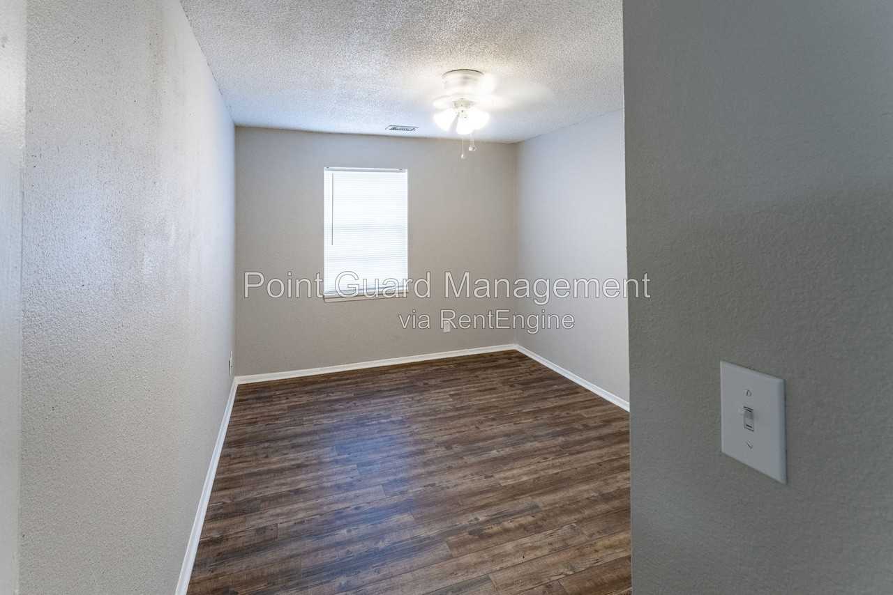 1430 Cambridge Pl #1430-11 - Photo 6 of 24