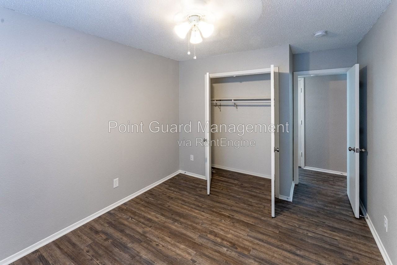 1430 Cambridge Pl #1430-11 - Photo 7 of 24