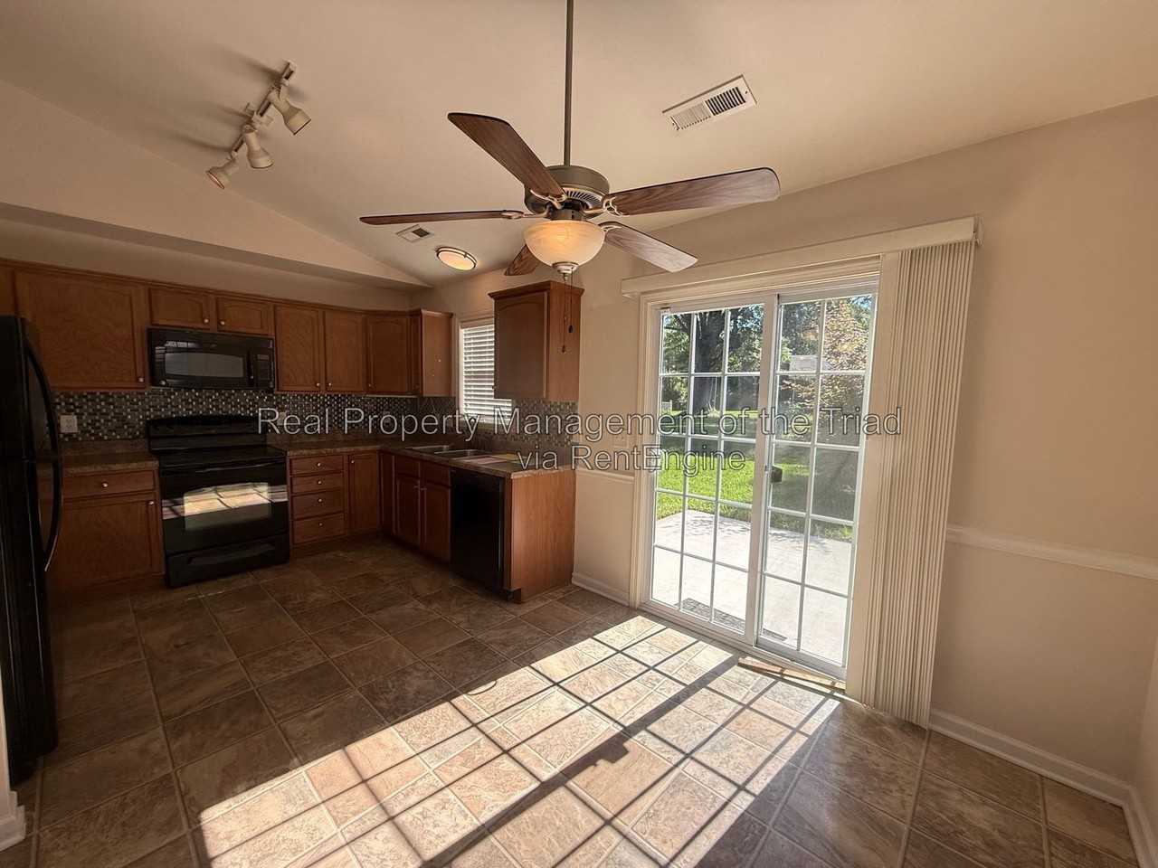 5817 Huckleberry Ct - Photo 4 of 18