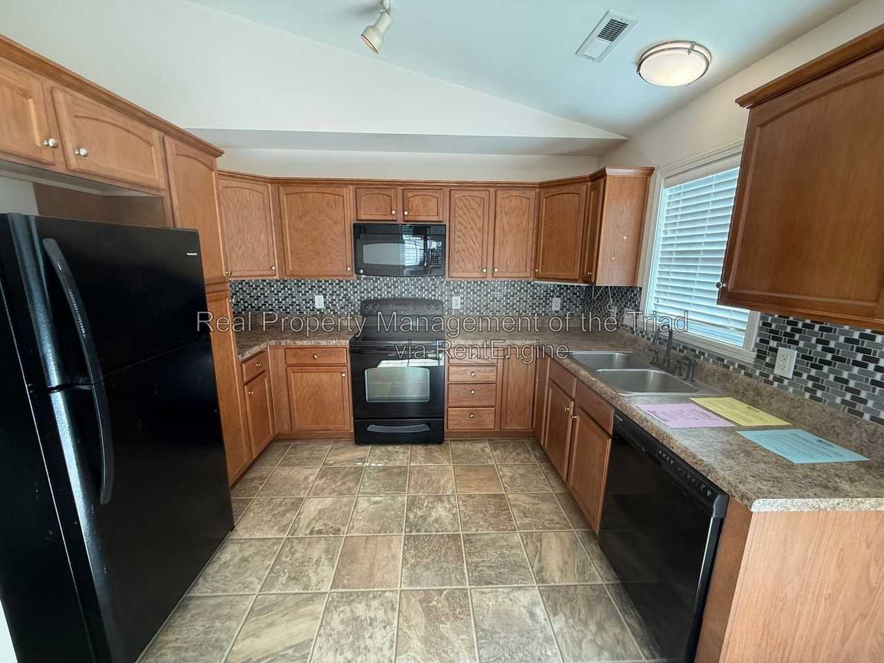 5817 Huckleberry Ct - Photo 5 of 18