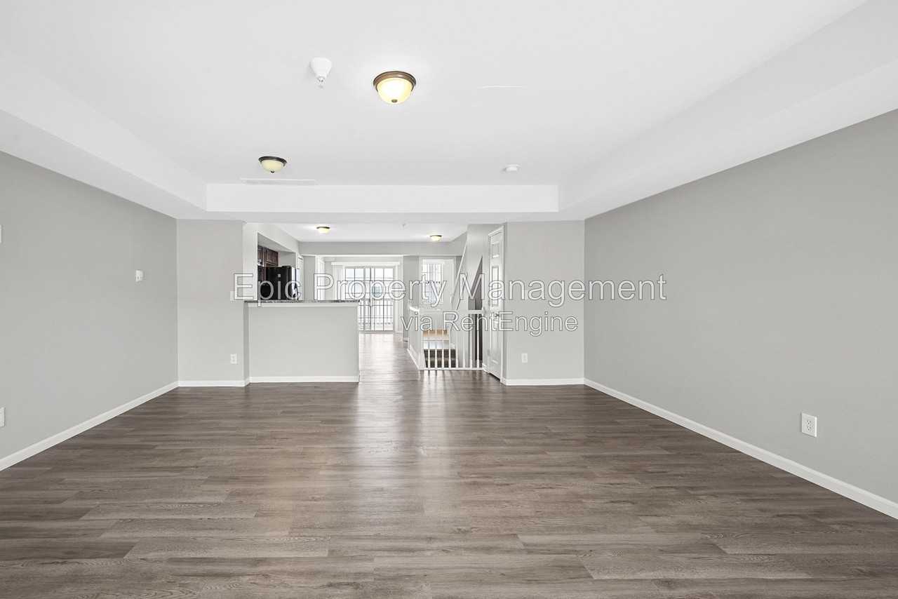 14196 Lakeside Blvd N - Photo 6 of 9