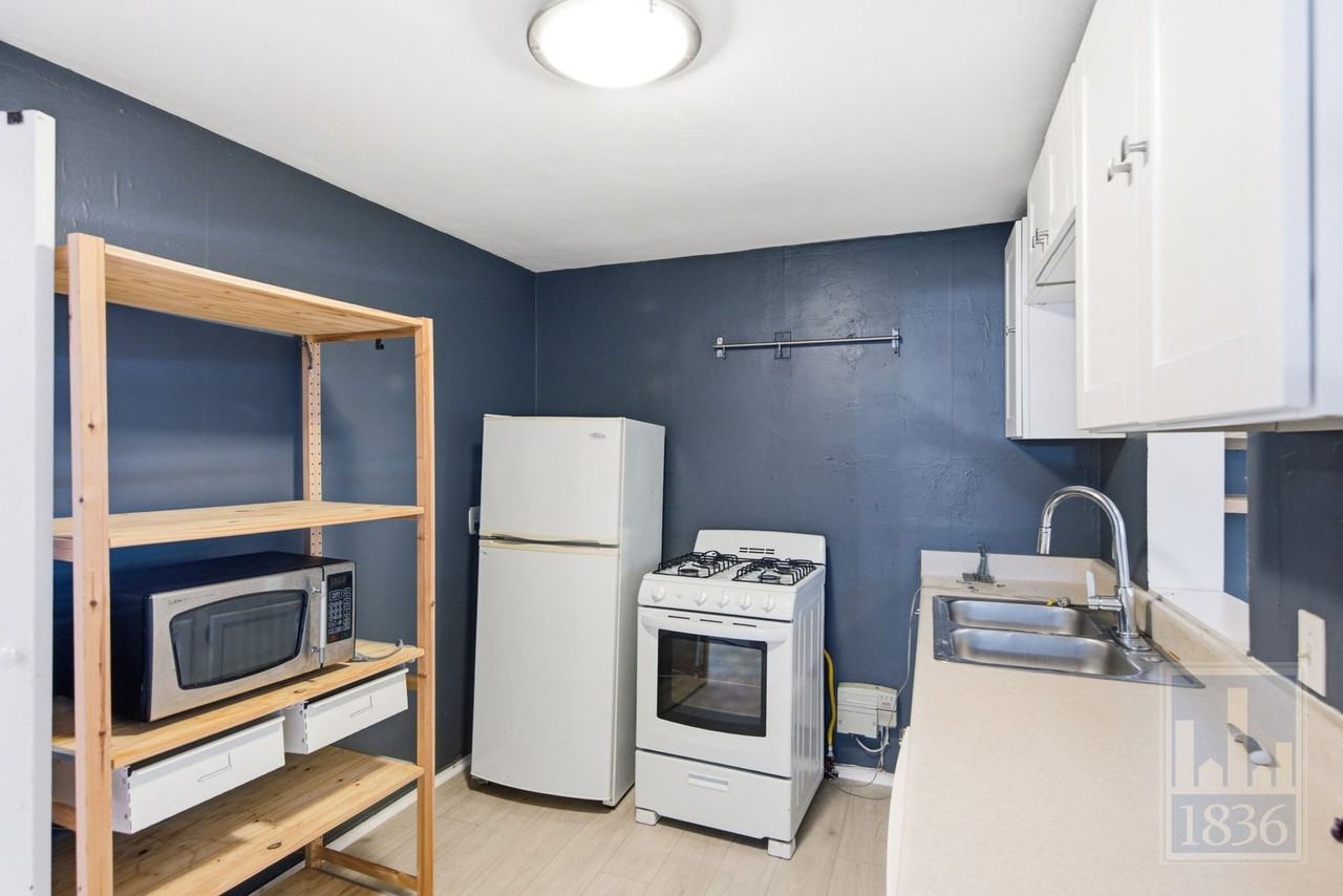 1201 W 40th St #B - Photo 2 of 48