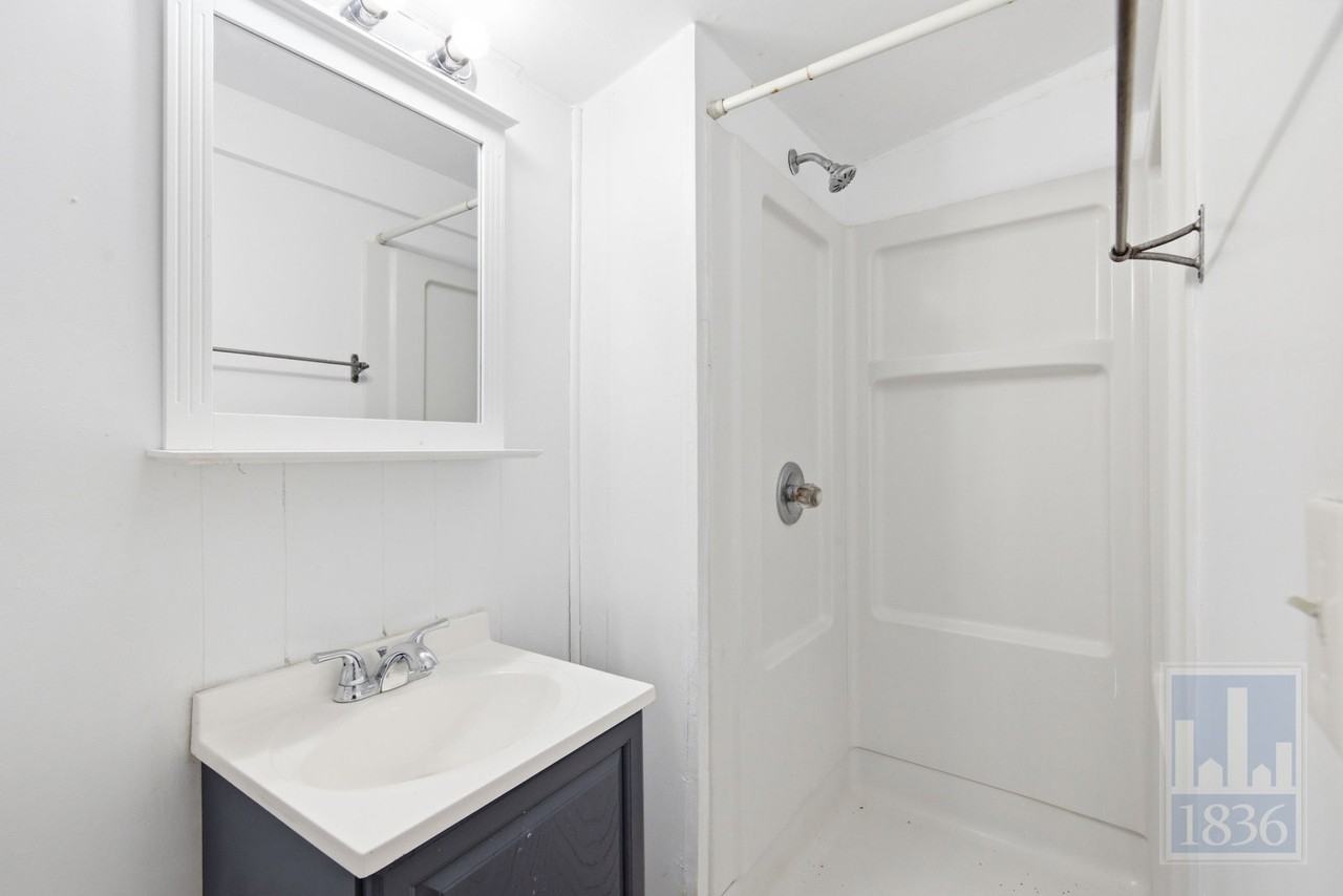 1201 W 40th St #B - Photo 5 of 48