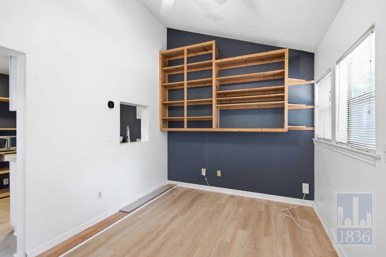 1201 W 40th St #B - Photo 6 of 48