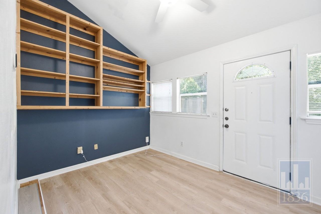 1201 W 40th St #B - Photo 7 of 48