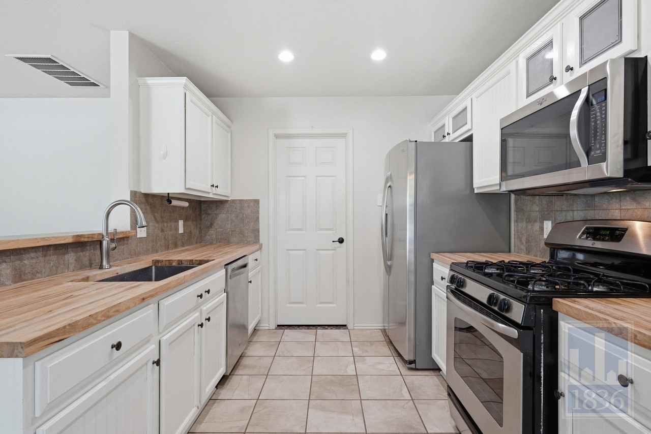 1506 Fort Lloyd Pl - Photo 7 of 50