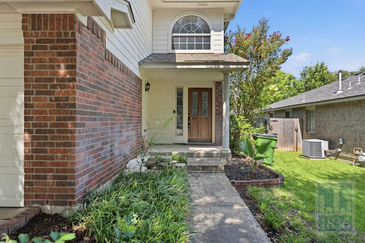 1506 Fort Lloyd Pl - Photo 2 of 50
