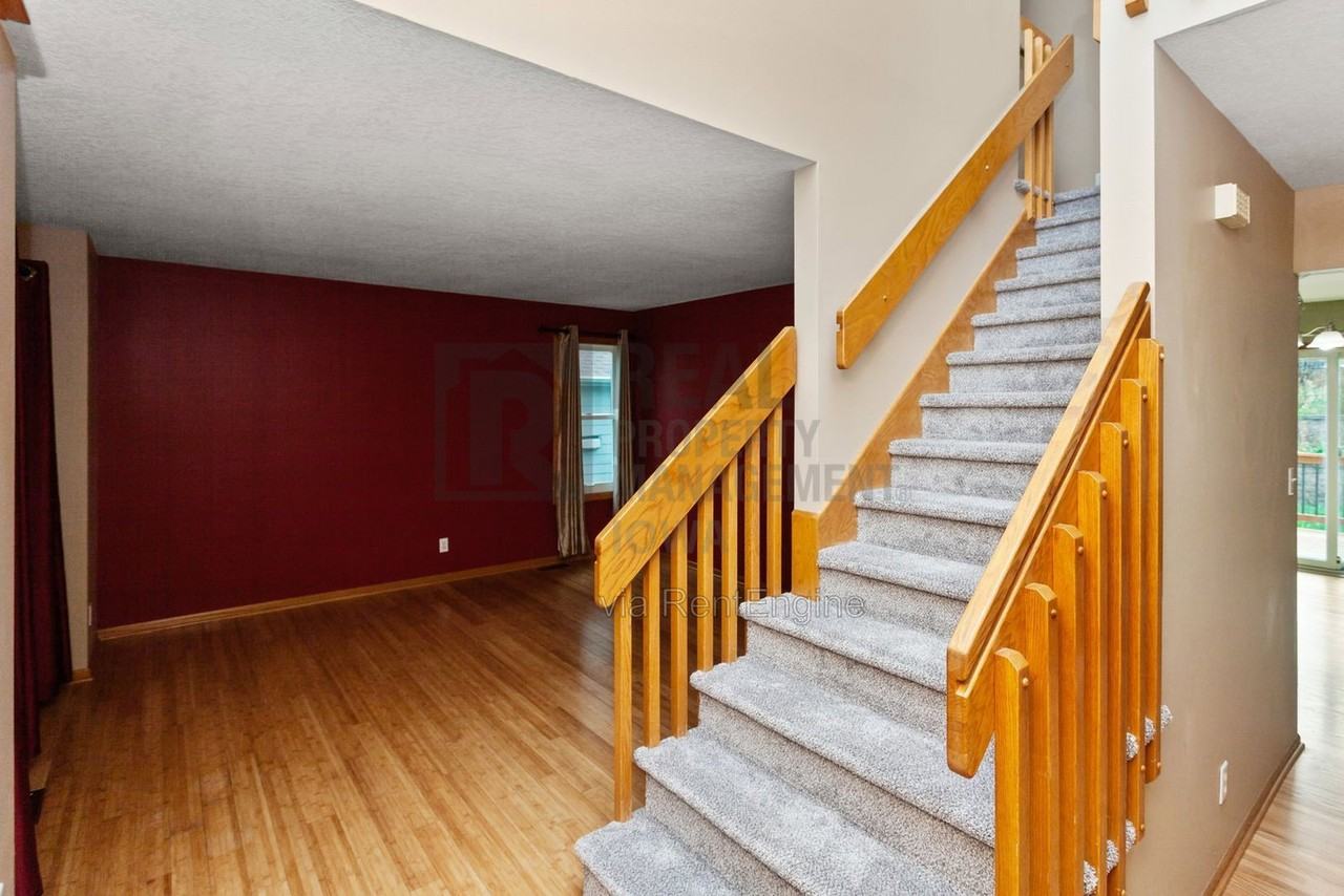 8912 Highland Oaks Dr - Photo 2 of 30