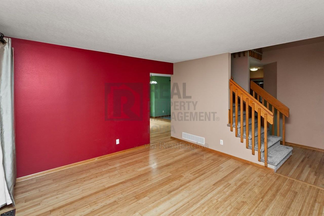 8912 Highland Oaks Dr - Photo 4 of 30