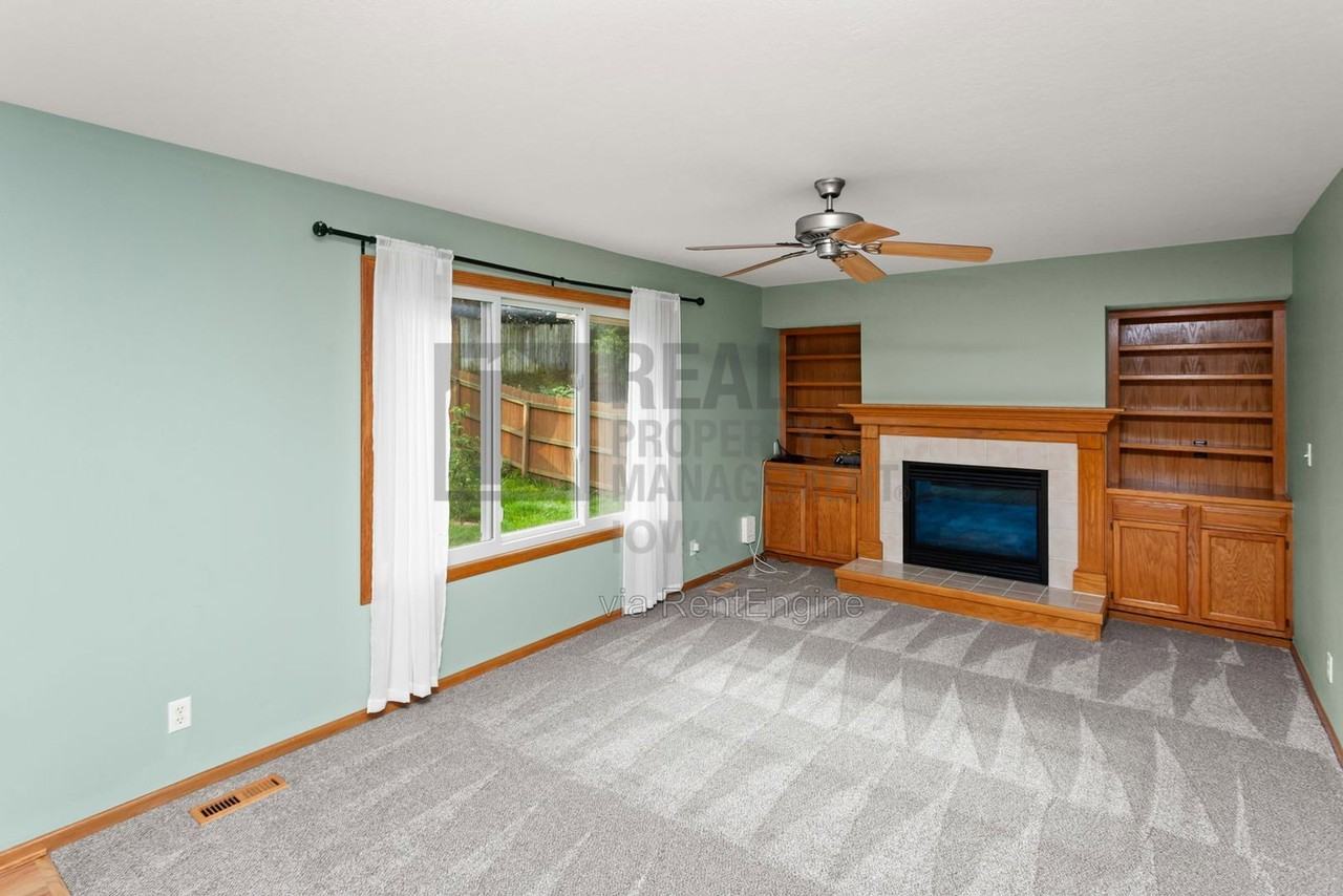 8912 Highland Oaks Dr - Photo 6 of 30