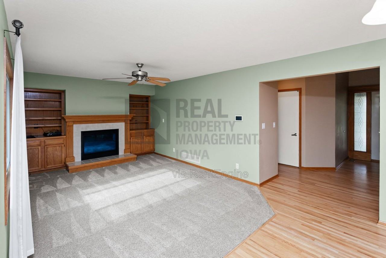 8912 Highland Oaks Dr - Photo 7 of 30