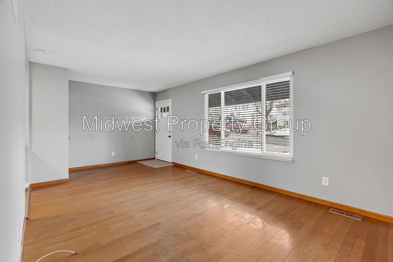 1128 Saratoga Dr - Photo 2 of 27