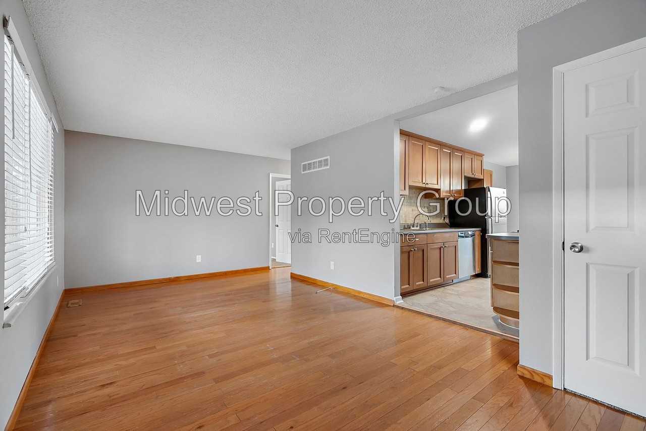 1128 Saratoga Dr - Photo 4 of 27