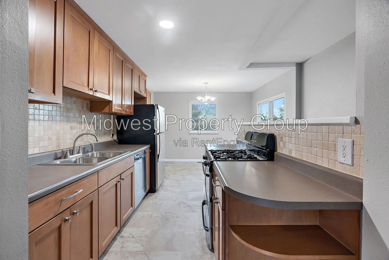 1128 Saratoga Dr - Photo 5 of 27