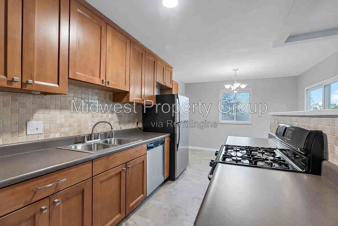 1128 Saratoga Dr - Photo 6 of 27