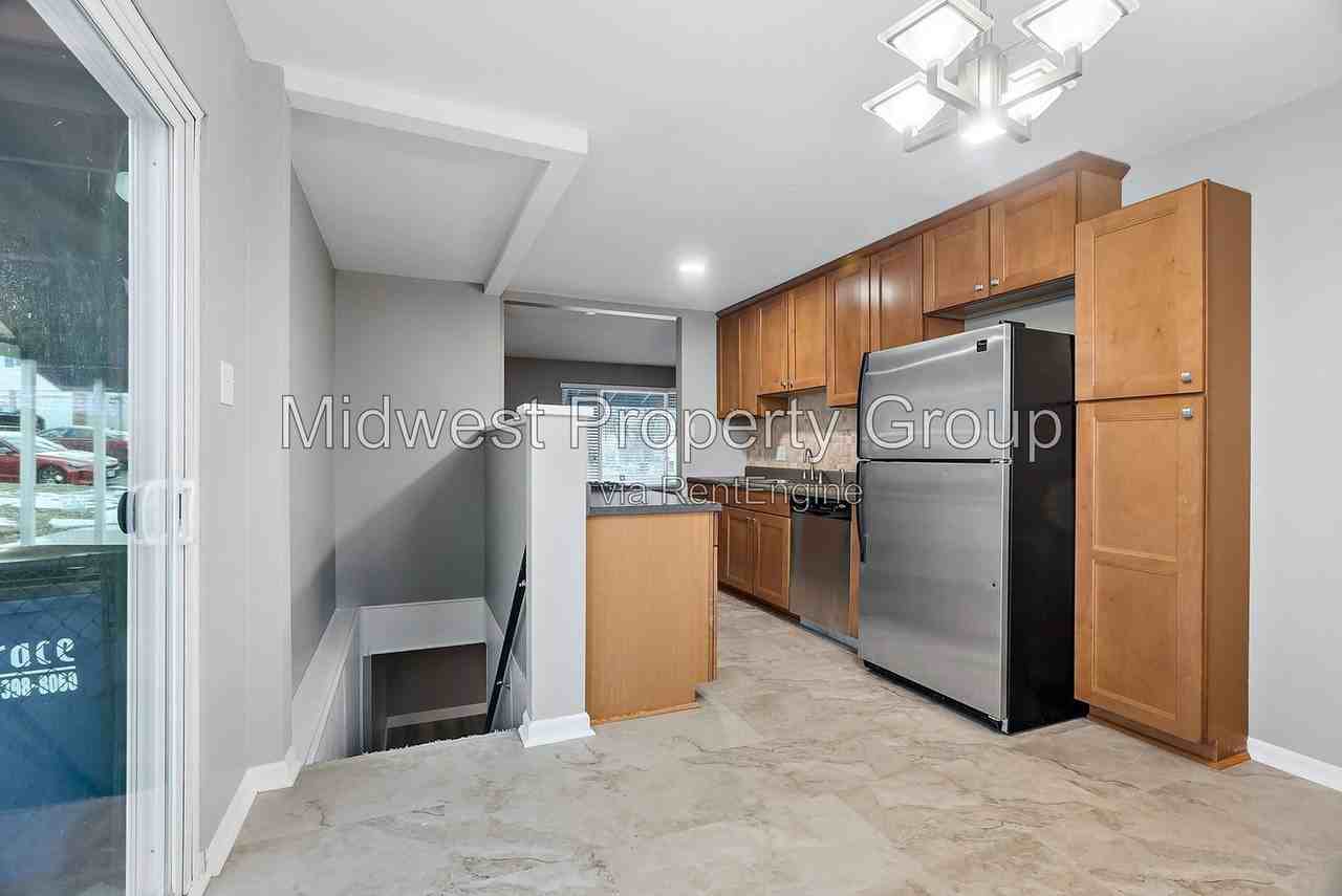 1128 Saratoga Dr - Photo 7 of 27