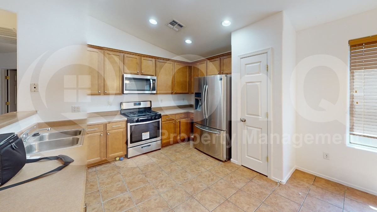 7218 S Canterbury Tale Dr - Photo 4 of 26