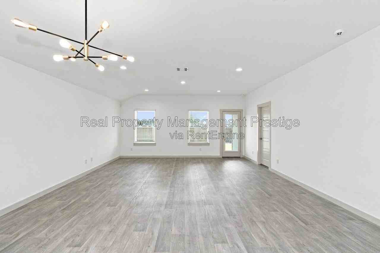 1826 Plantation Pl - Photo 3 of 15