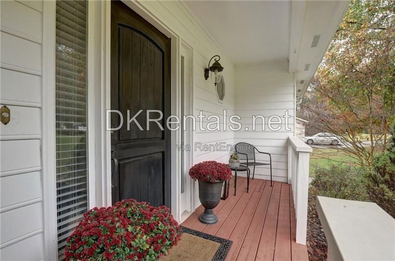 4492 Coventry Way Ne - Photo 2 of 20