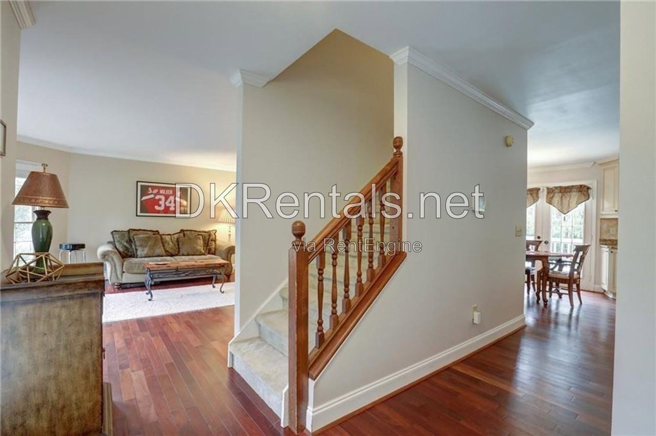 4492 Coventry Way Ne - Photo 4 of 20