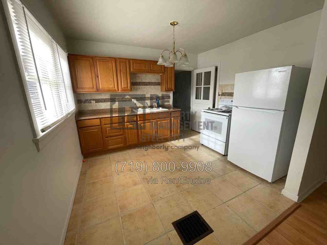 1119 Jackson St - Photo 3 of 13