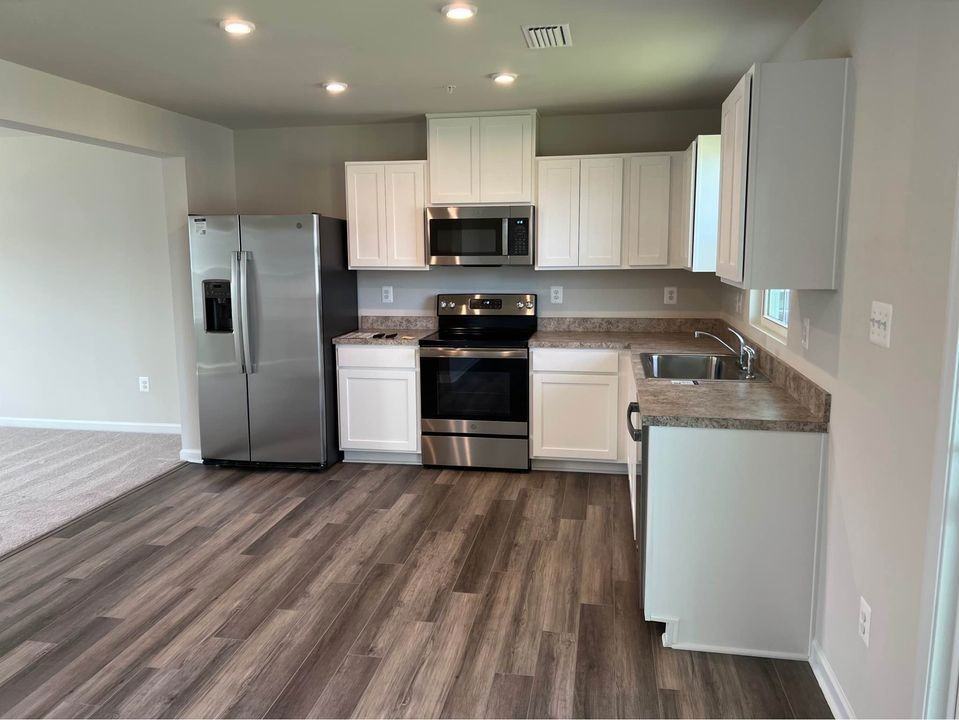 115 Butterfield Ave - Photo 4 of 24