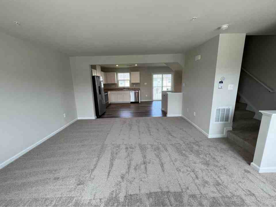 115 Butterfield Ave - Photo 5 of 24