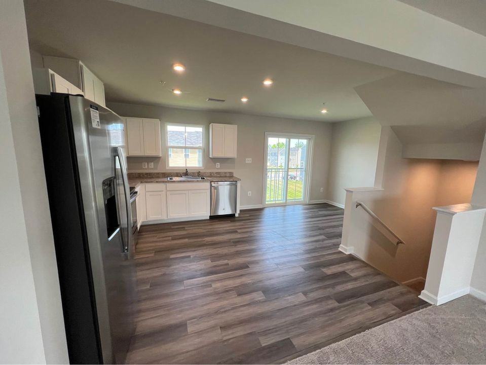115 Butterfield Ave - Photo 6 of 24
