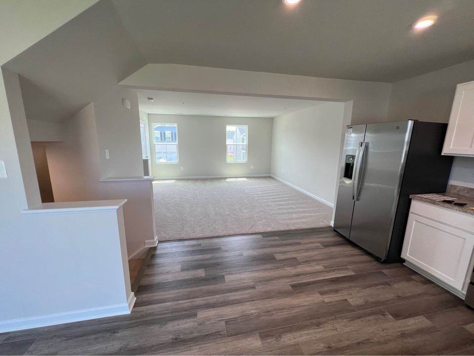 115 Butterfield Ave - Photo 7 of 24