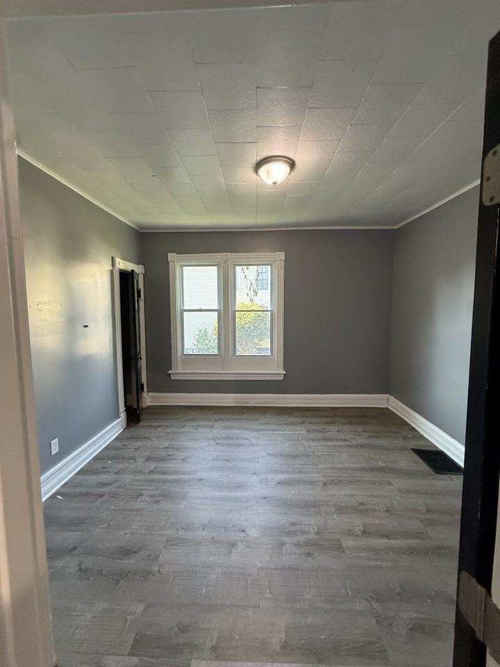 215 Jefferson St - Photo 5 of 6