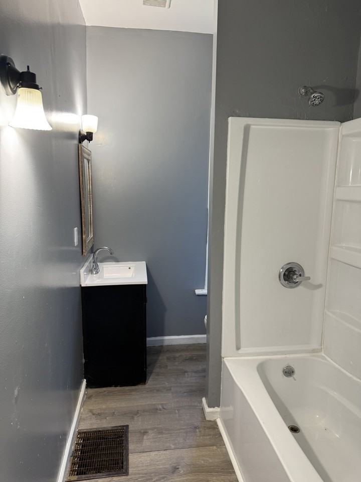 215 Jefferson St - Photo 6 of 6