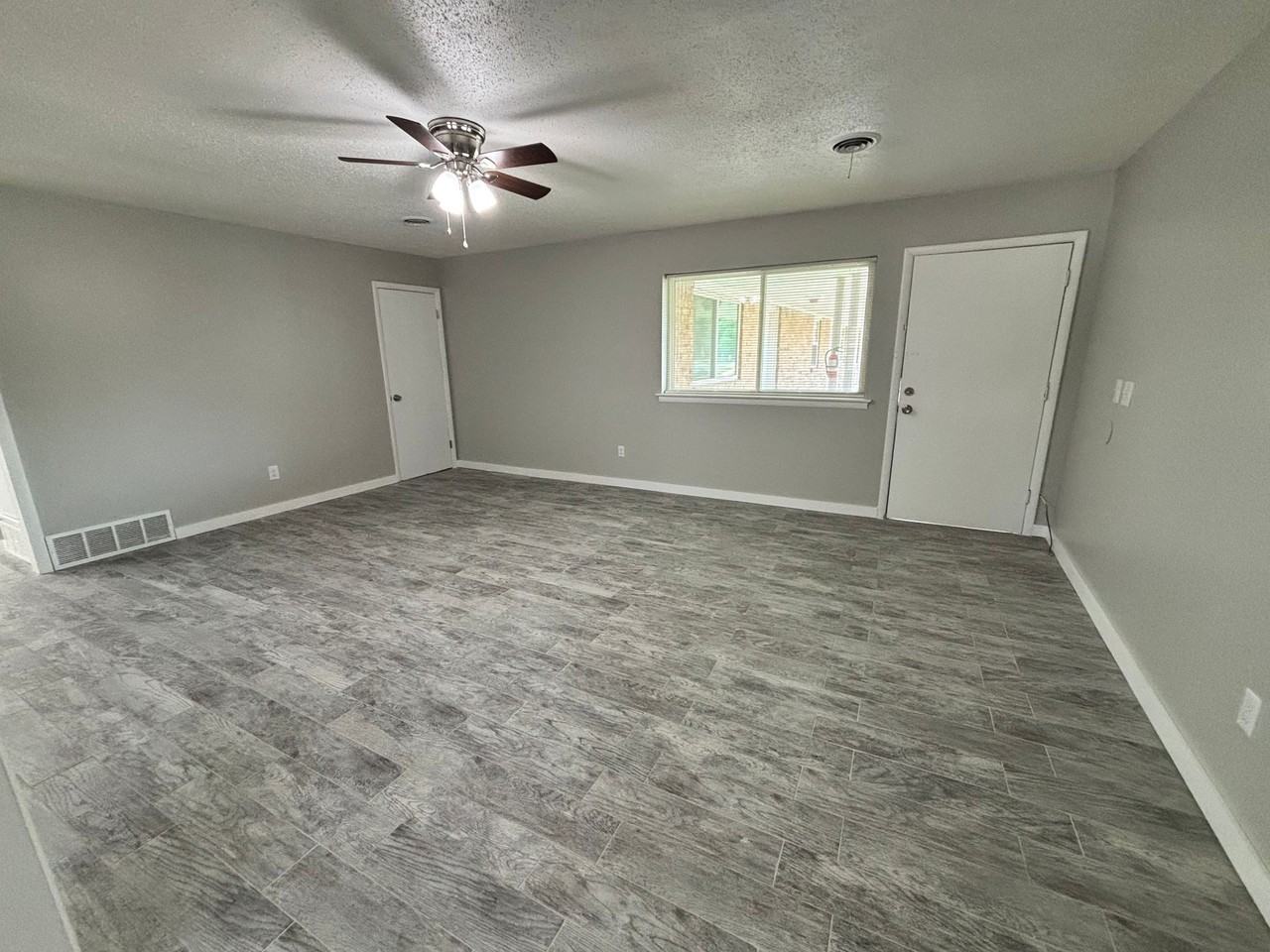 University Apartments - Photo 3 of 31