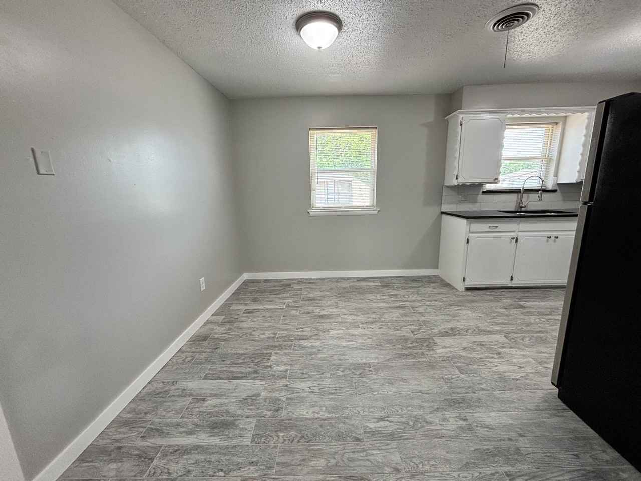 University Apartments - Photo 4 of 31