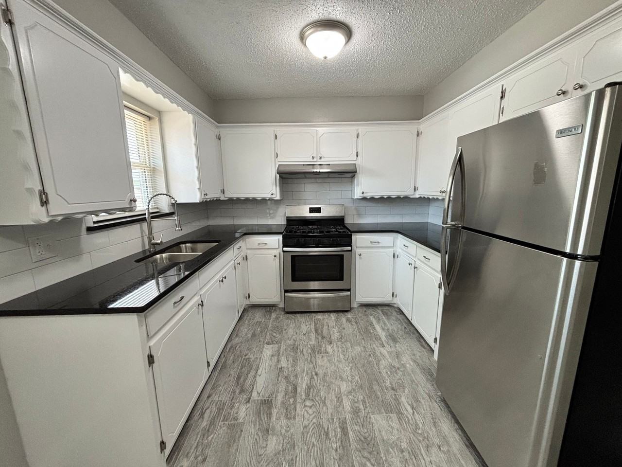 University Apartments - Photo 5 of 31