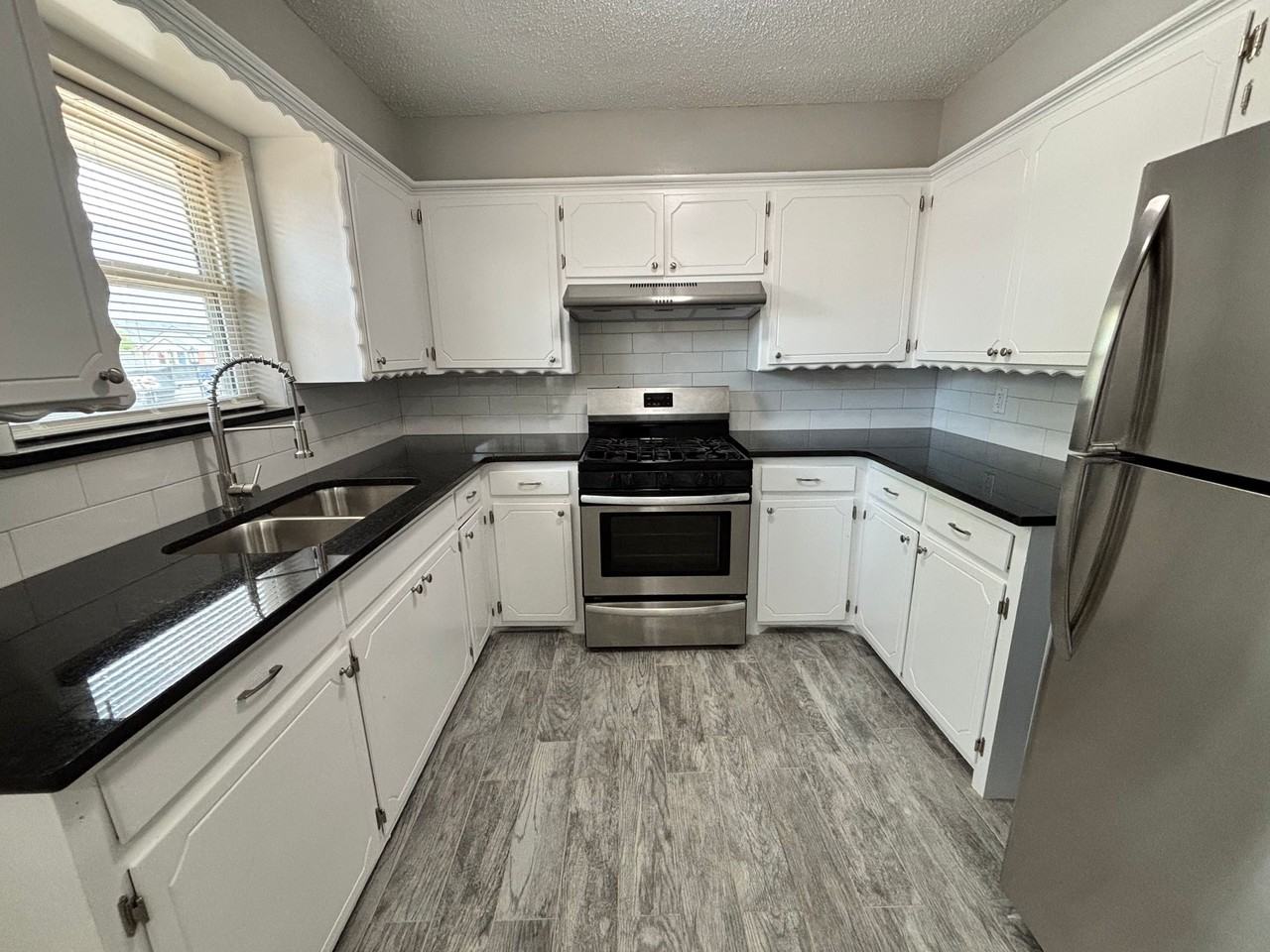 University Apartments - Photo 6 of 31