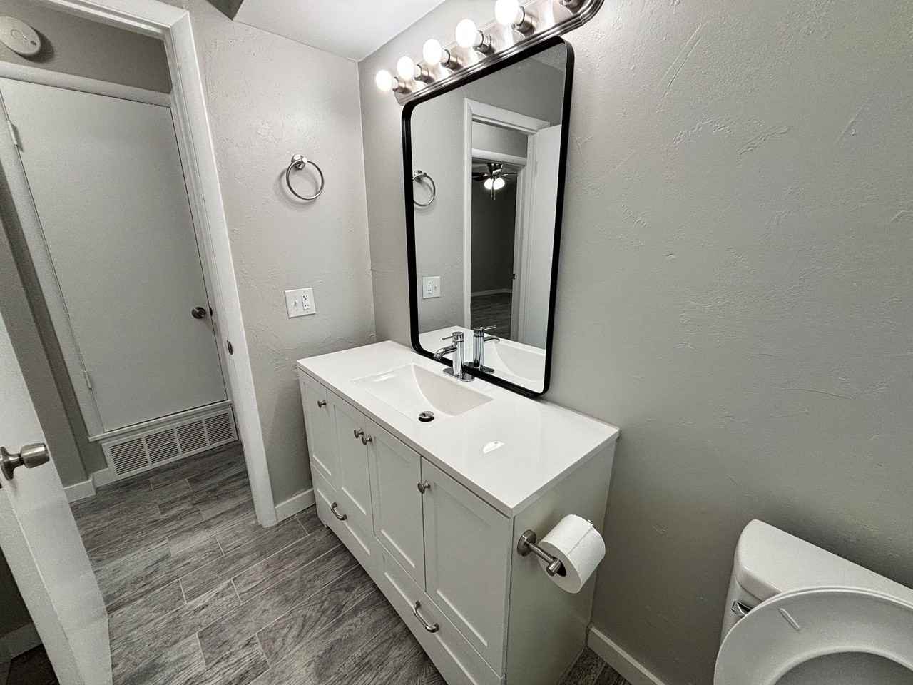 University Apartments - Photo 7 of 31