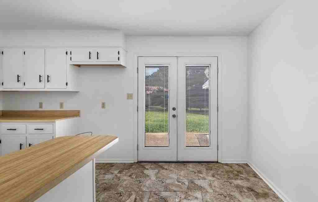 1721 Sherrod Ave - Photo 2 of 22