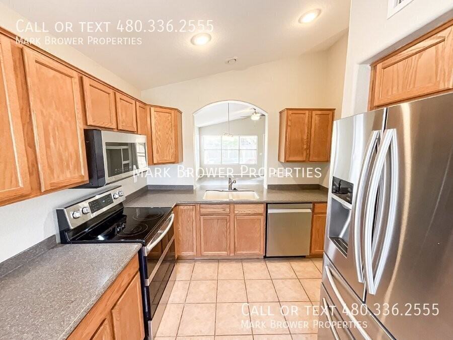 2041 E Rawhide St - Photo 4 of 32