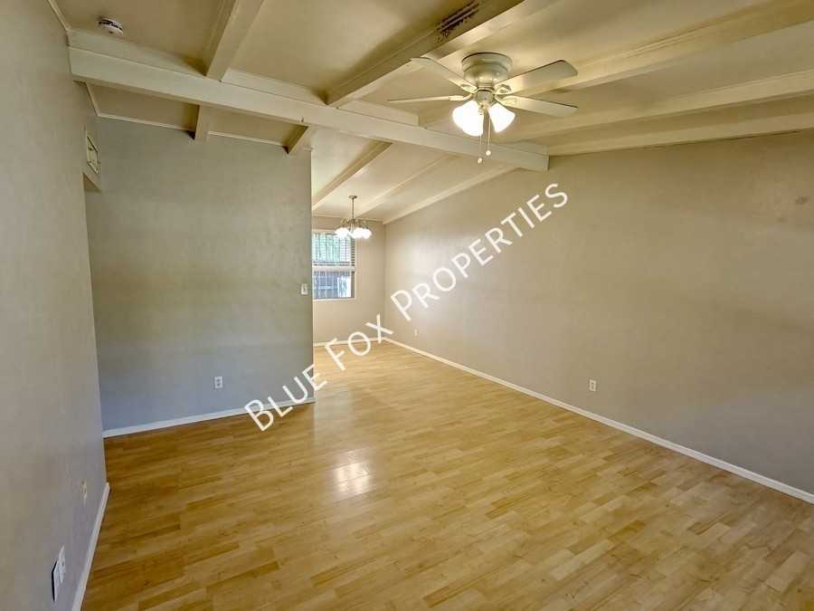 5901 N Oracle Rd #18 - Photo 3 of 20