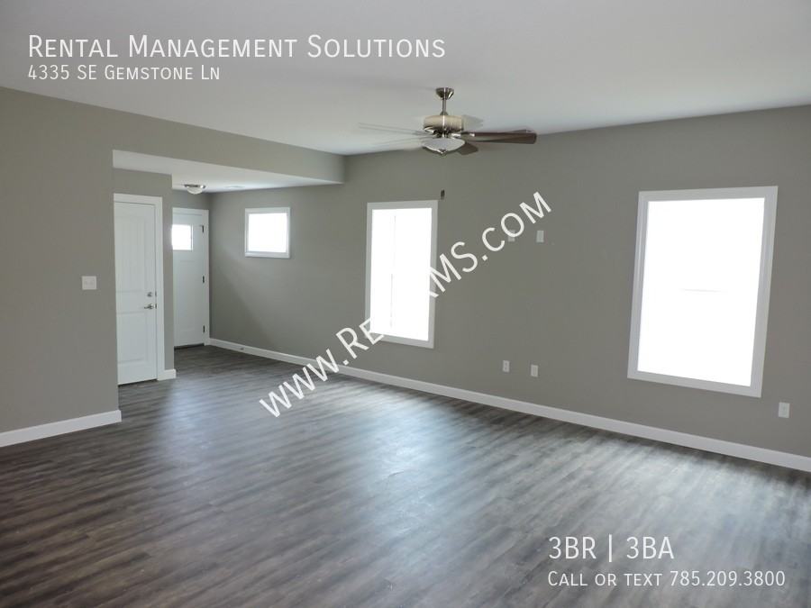 4335 Se Gemstone Ln - Photo 2 of 18