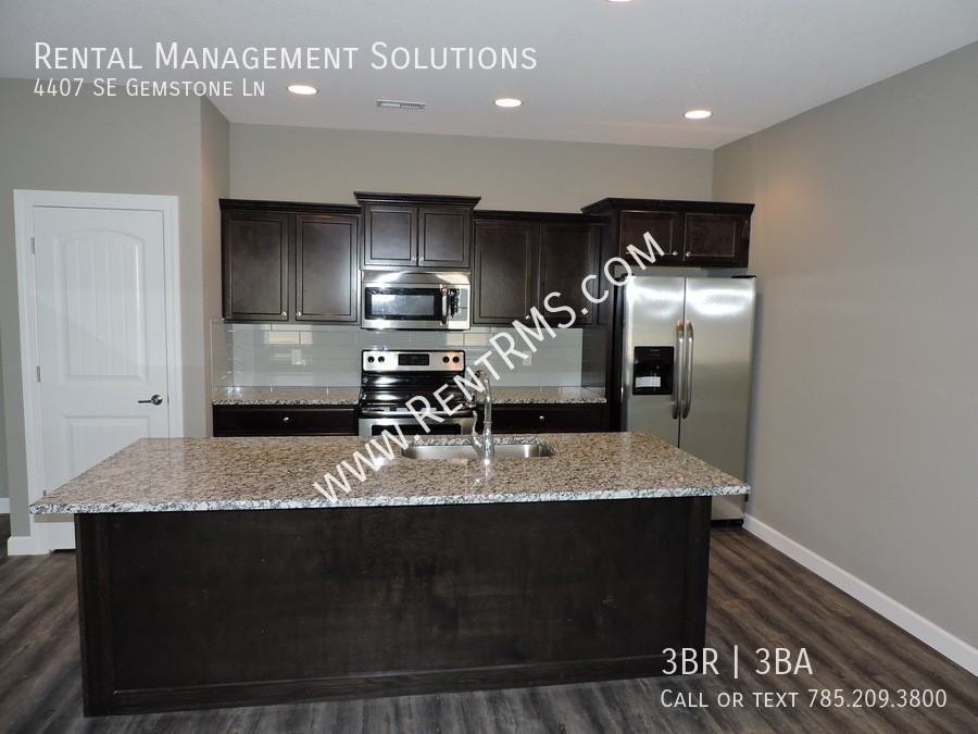 4407 Se Gemstone Ln - Photo 2 of 18