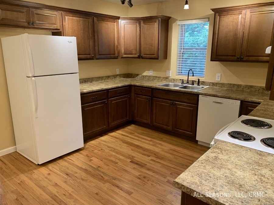 14 W Fountain Blvd - Photo 3 of 9
