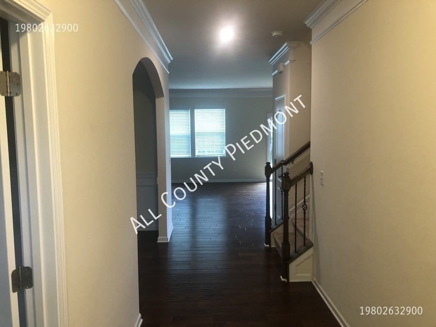 7711 Kelburn Ln - Photo 2 of 15
